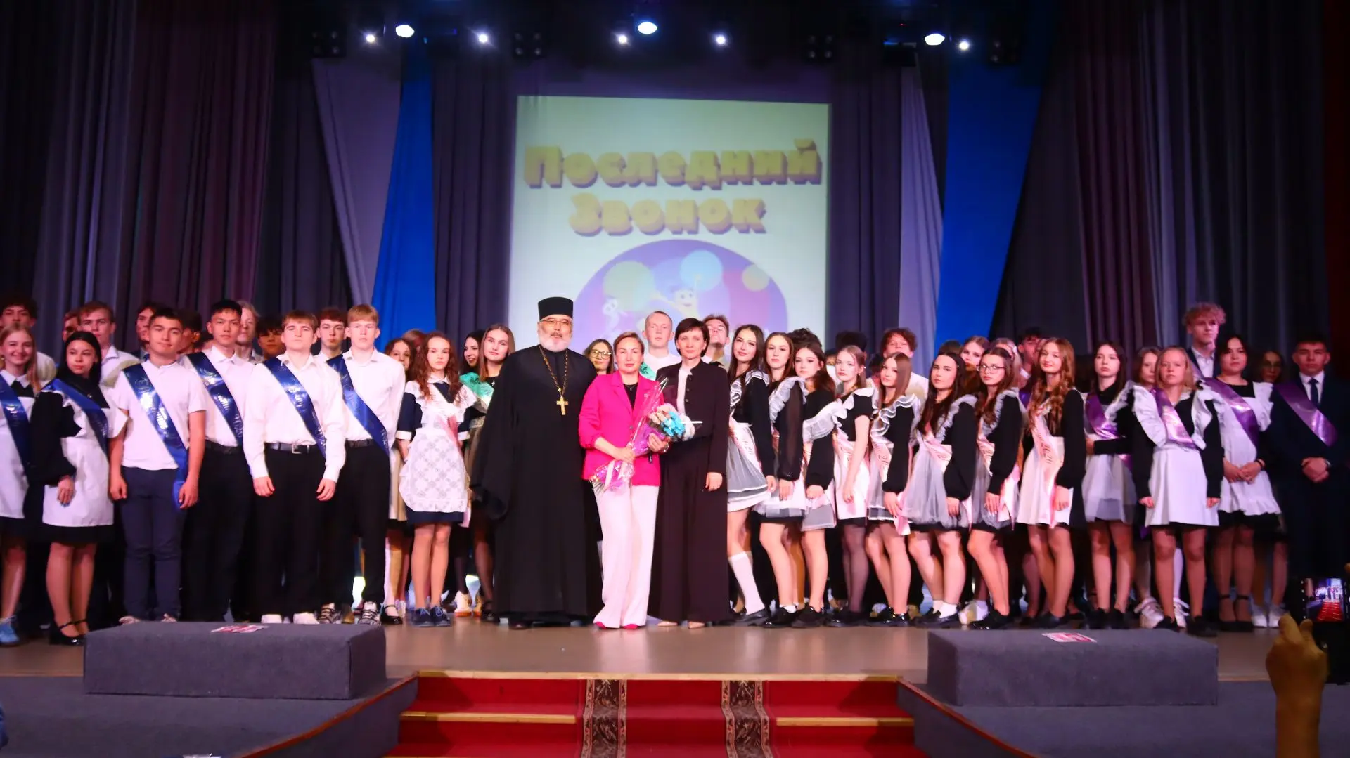 🔔 Сегодня для выпускников школы №6 прозвенел последний звонок!