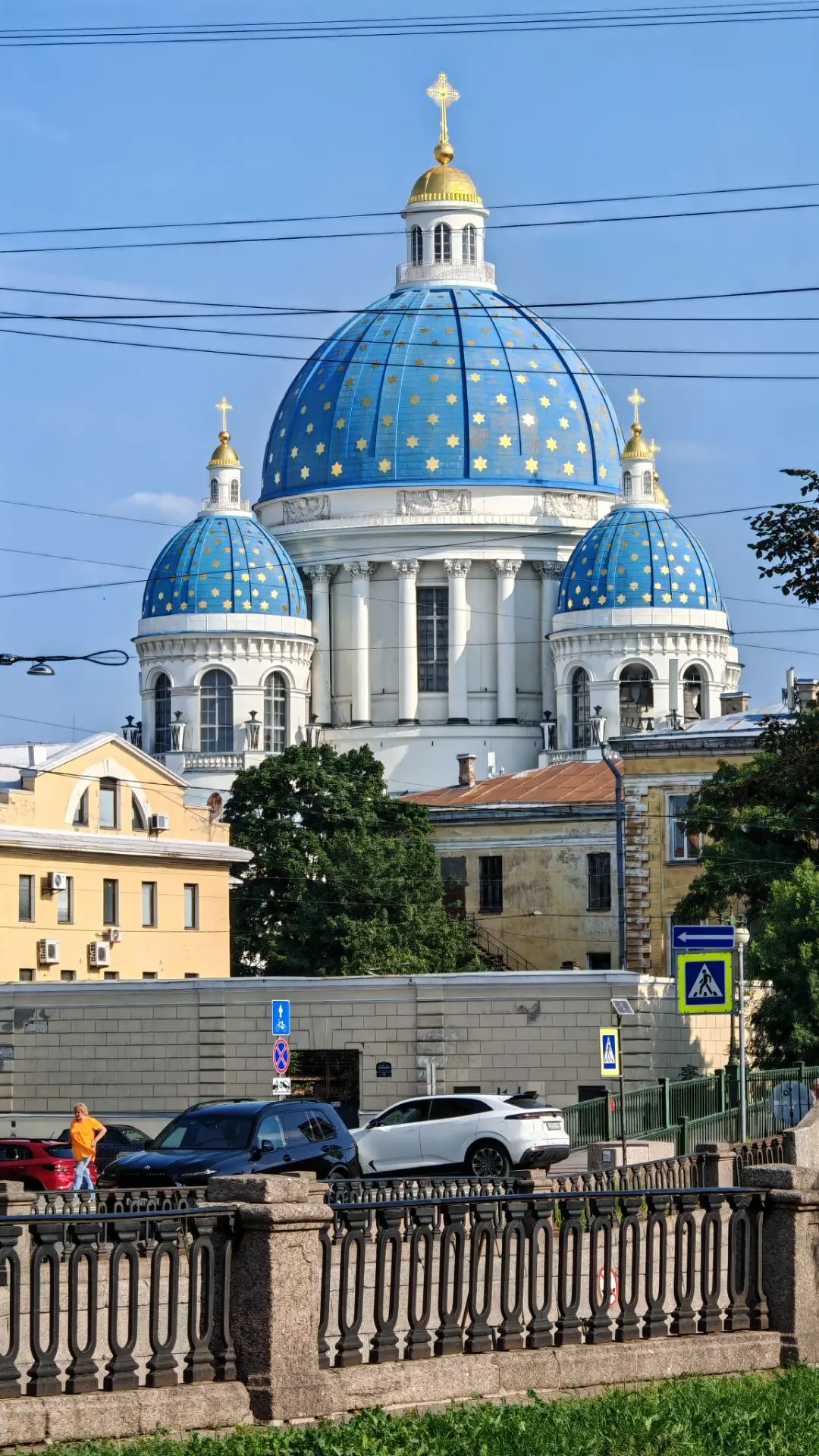 Приезжала Рая, водила меня по заповедным уголкам Коломны. Ох, как я все это богатство люблю и уважаю