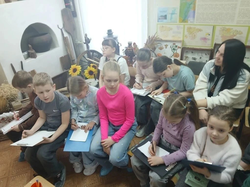 На увлекательной интерактивной экскурсии "Сказочное Приворонье" в Центре Е.Н.Павловского побывали ре