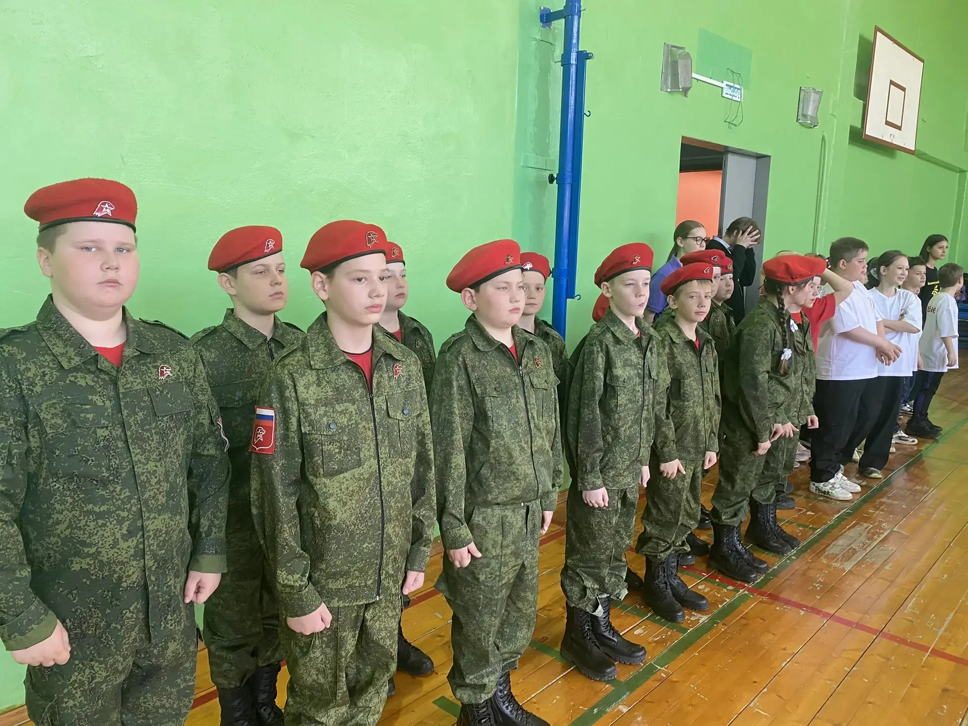 Сегодня наши самые юные члены отряда «Патриот» п. Ярославка открыли проведение Всероссийской военно-