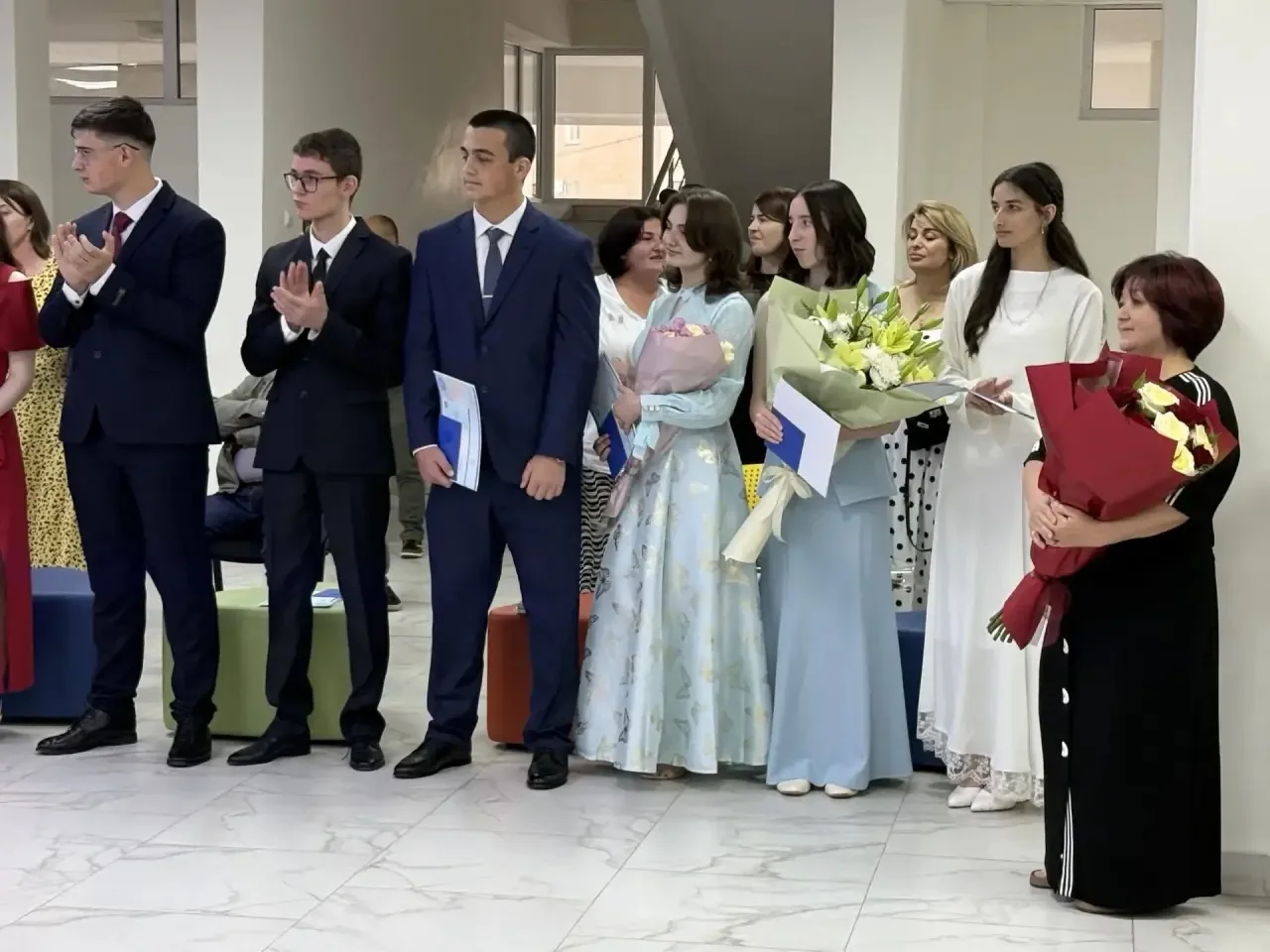 Школьные годы остаются в памяти навсегда. Пусть каждый из вас с благодарностью вспоминает своих учит