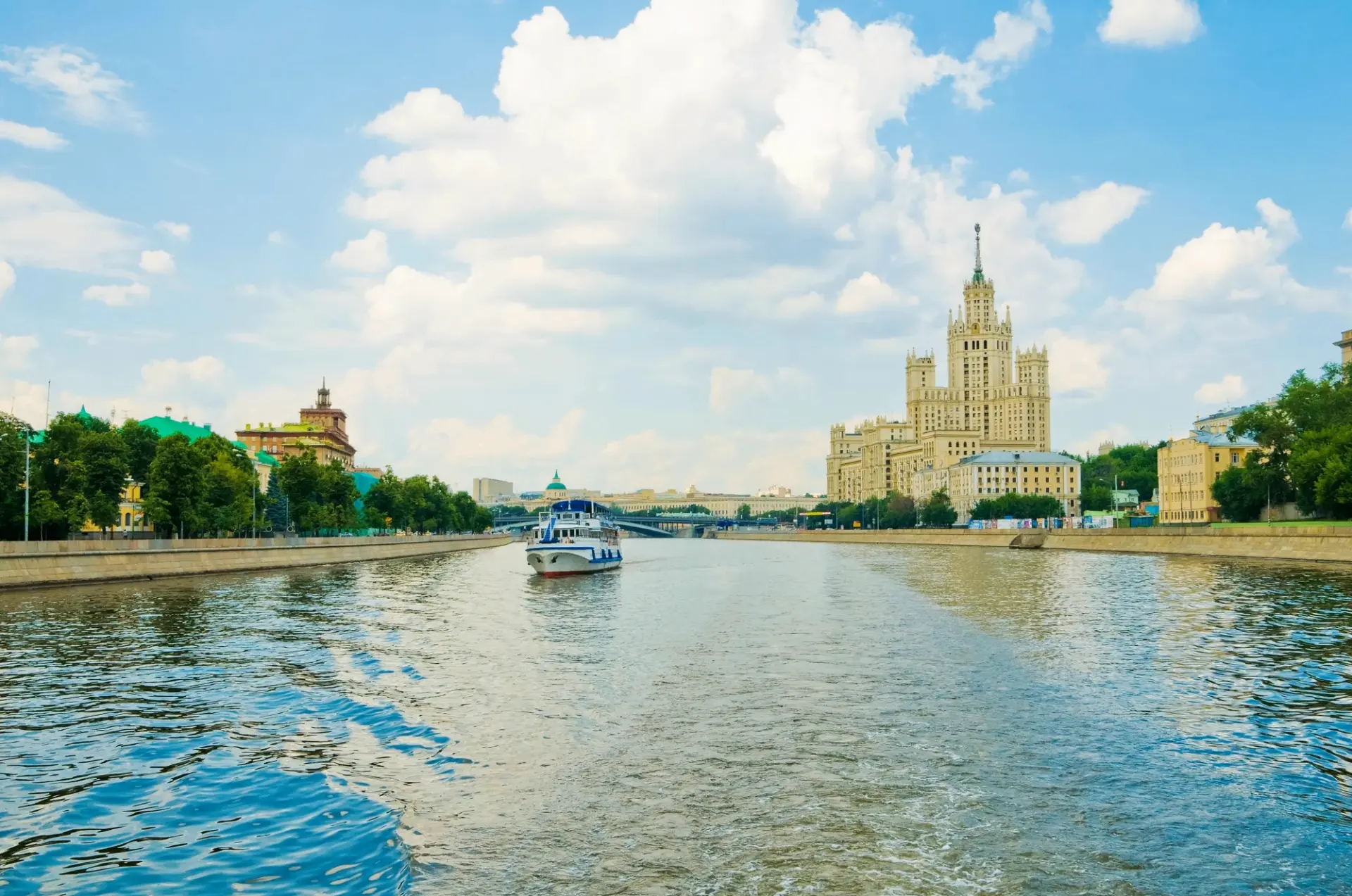 Скидки до 50% на речные прогулки позволяют увидеть Москву с нового ракурса