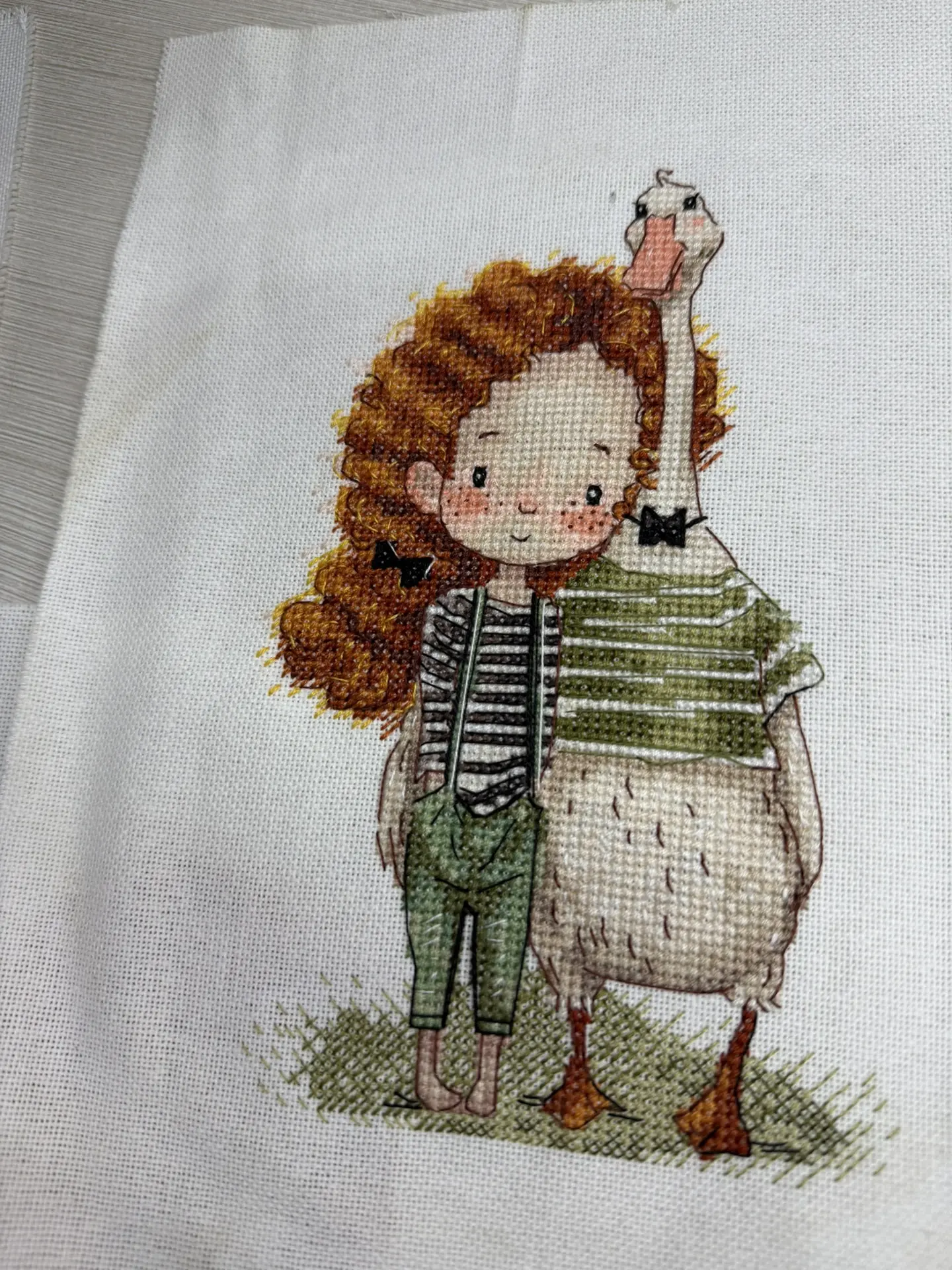Аля свои вышивки откопала в шкафу🙂