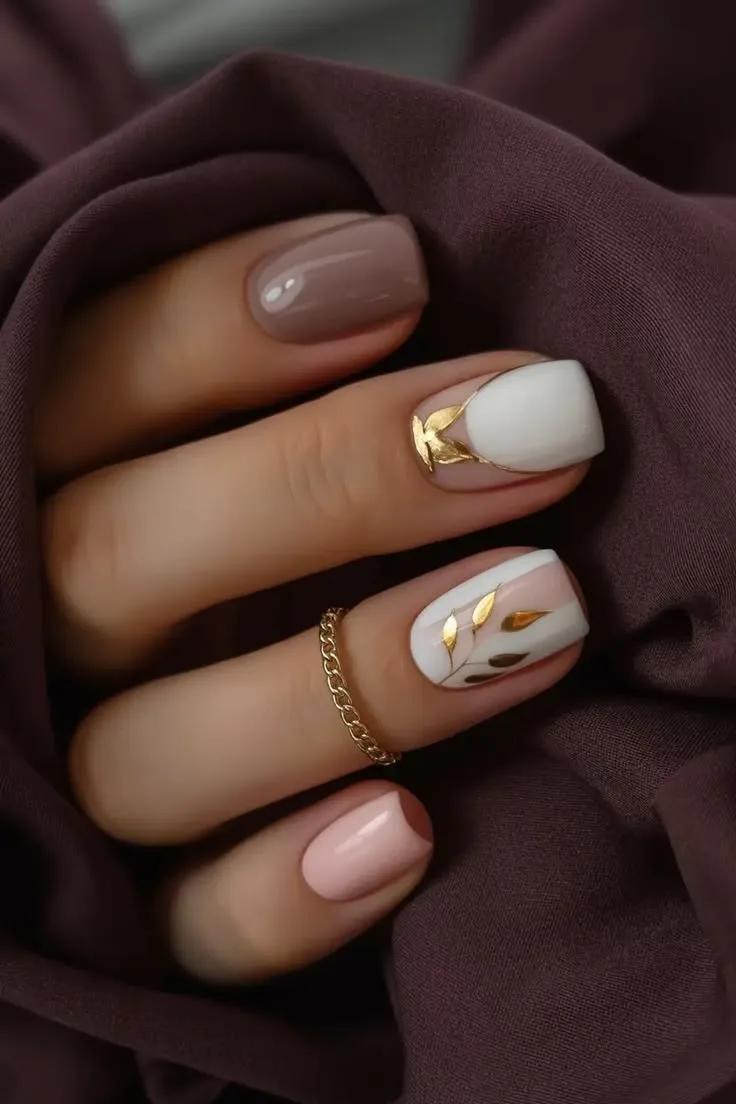 Нежный маникюр на короткие ногти 💅

Оцените реакцией 💋

Маникюр 2026 ✨
