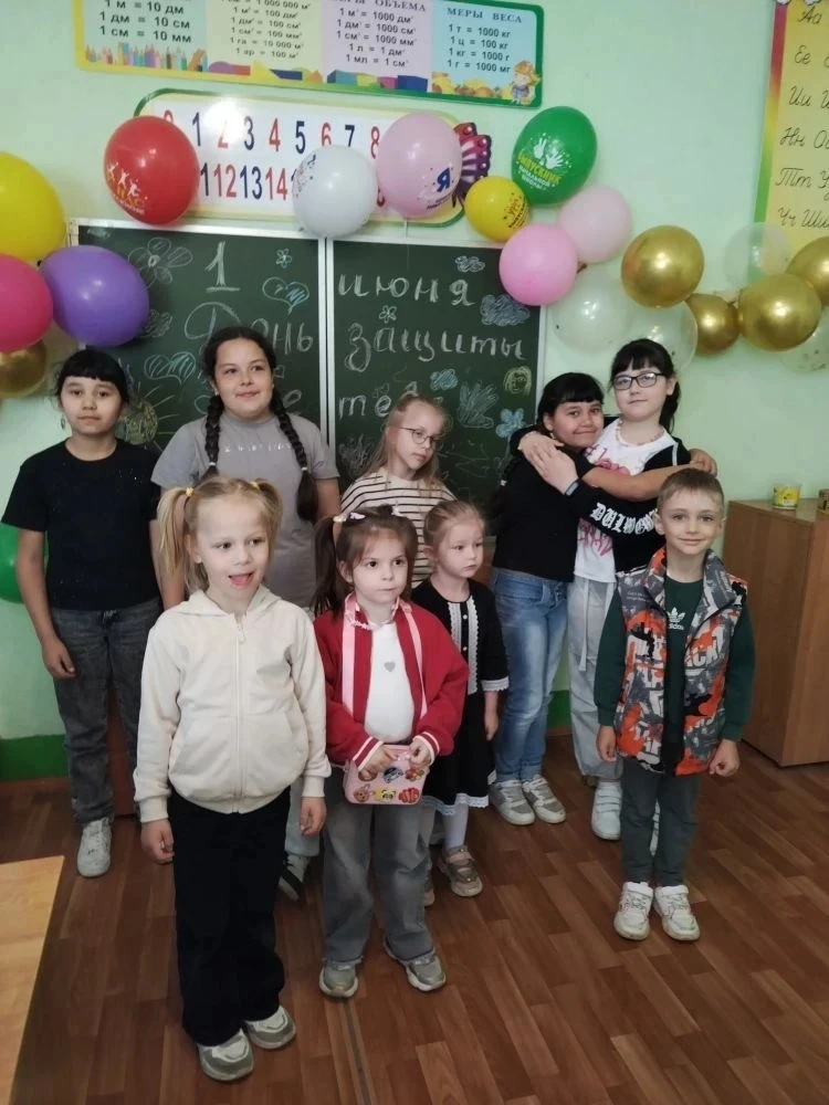 Мы встречаем праздник лета! Праздник солнца, праздник, праздник. В первый день лета отм...