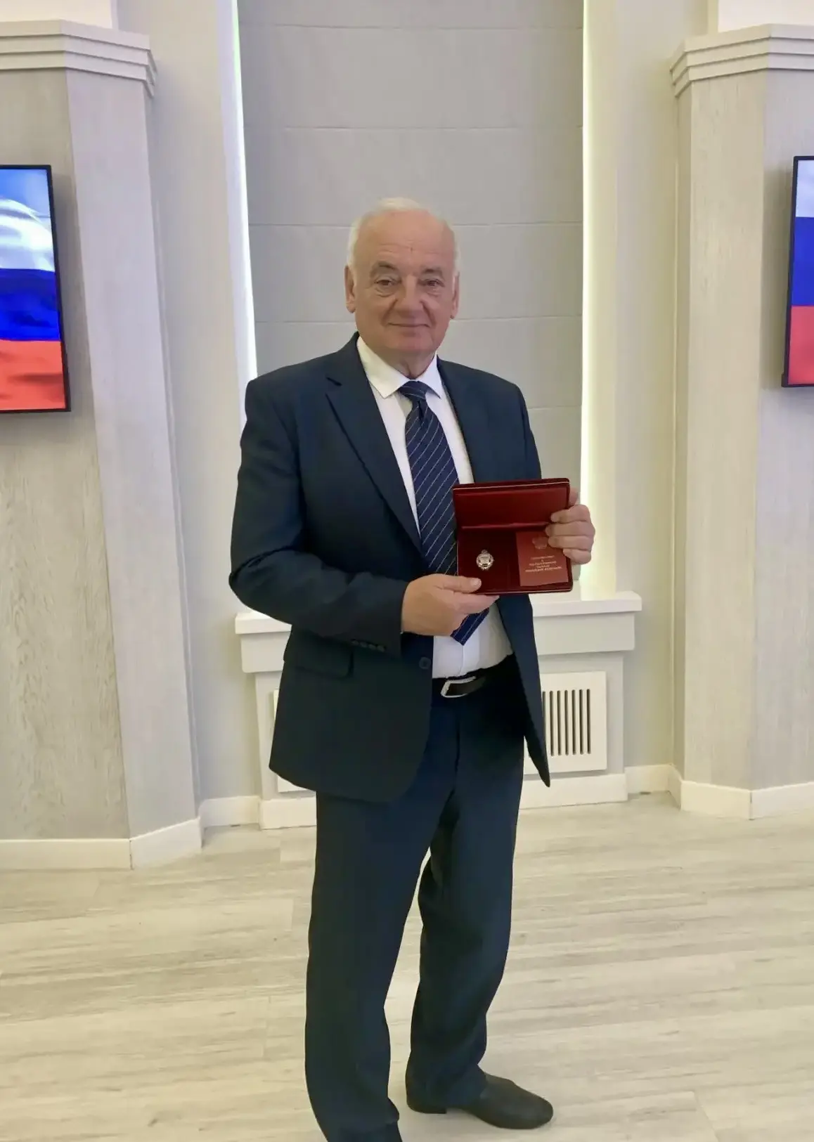 🇷🇺В честь Дня России губернатор Михаил Ведерников вручил государственные, ведомственные и регионал