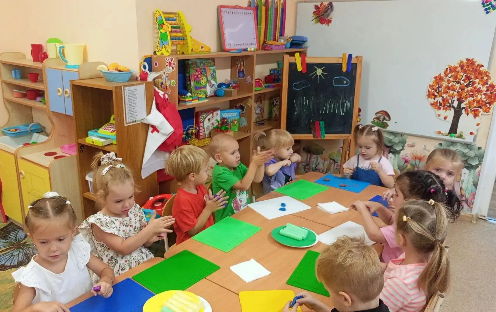 Лепка для детей не только весёлое и увлекательное, но и очень полезное занятие.