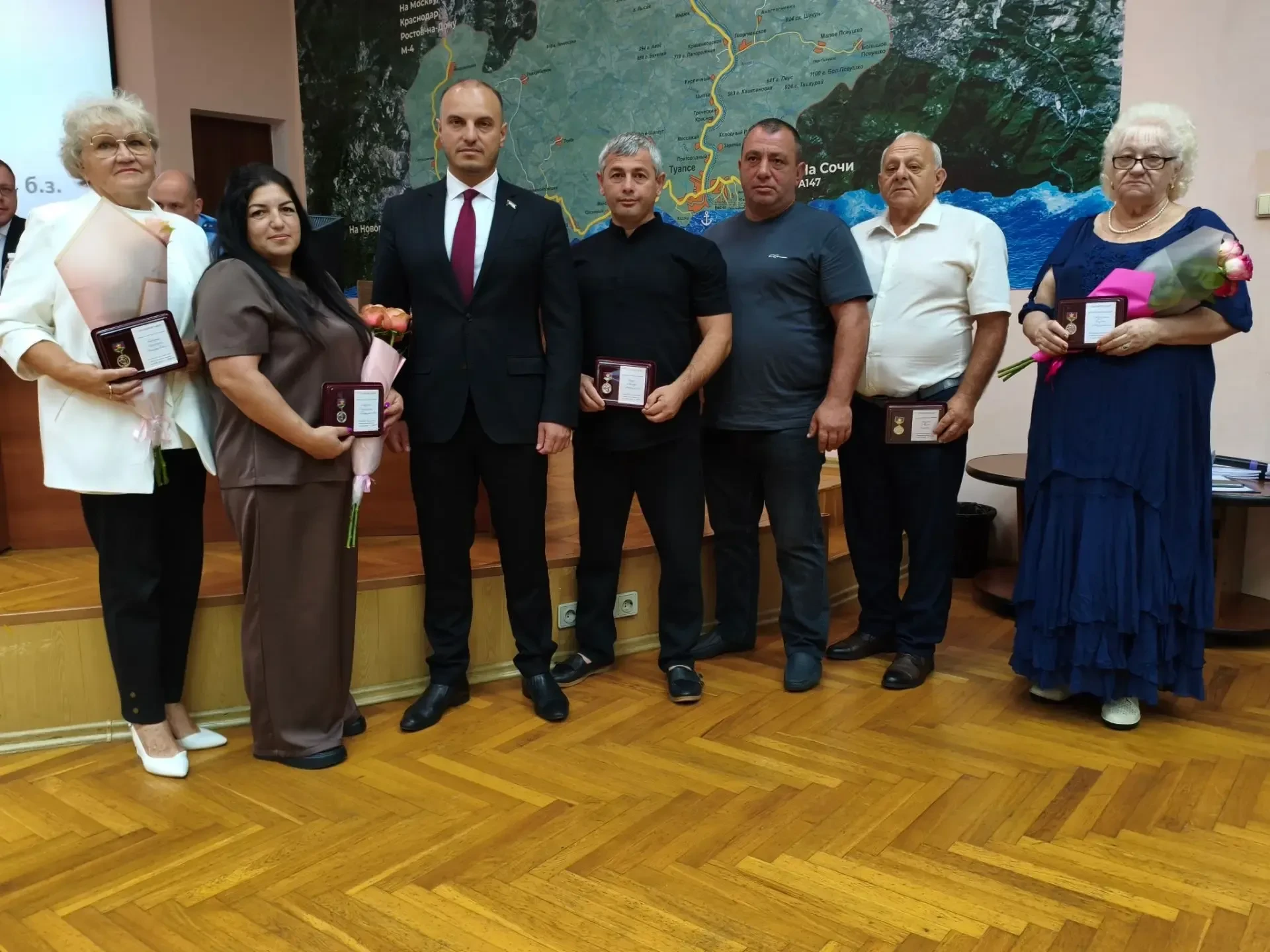 В Туапсинском округе награды ЗСК вручили председателям ТОСов

На 38-й сессии Совета депутатов предсе