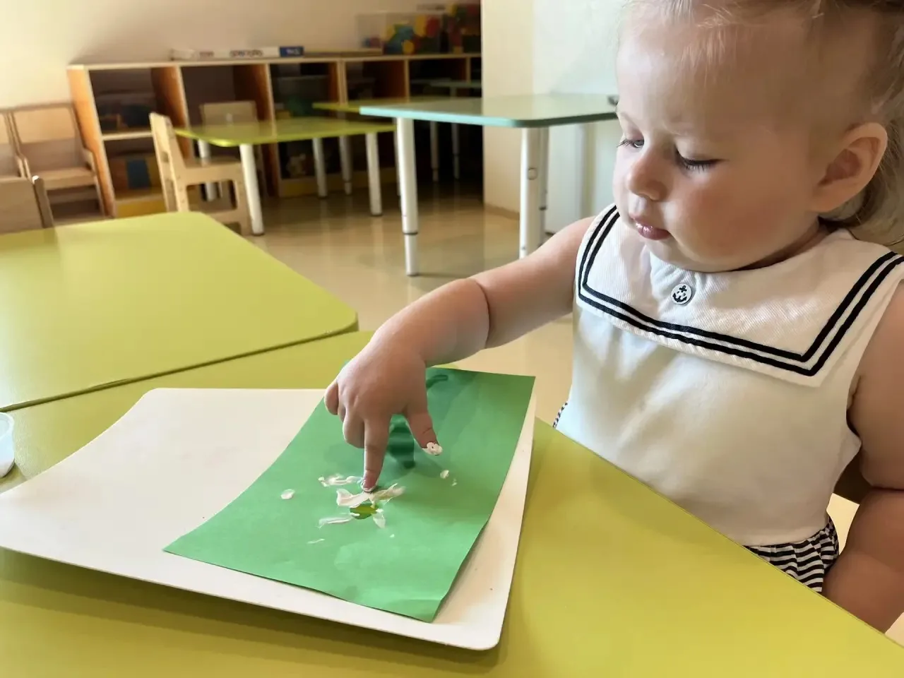 Тёплый день, детские ручки и краски — море ромашек 🤍🌼✨☀️👶🎨

Так группа «Цыплята» поздравила с Дн