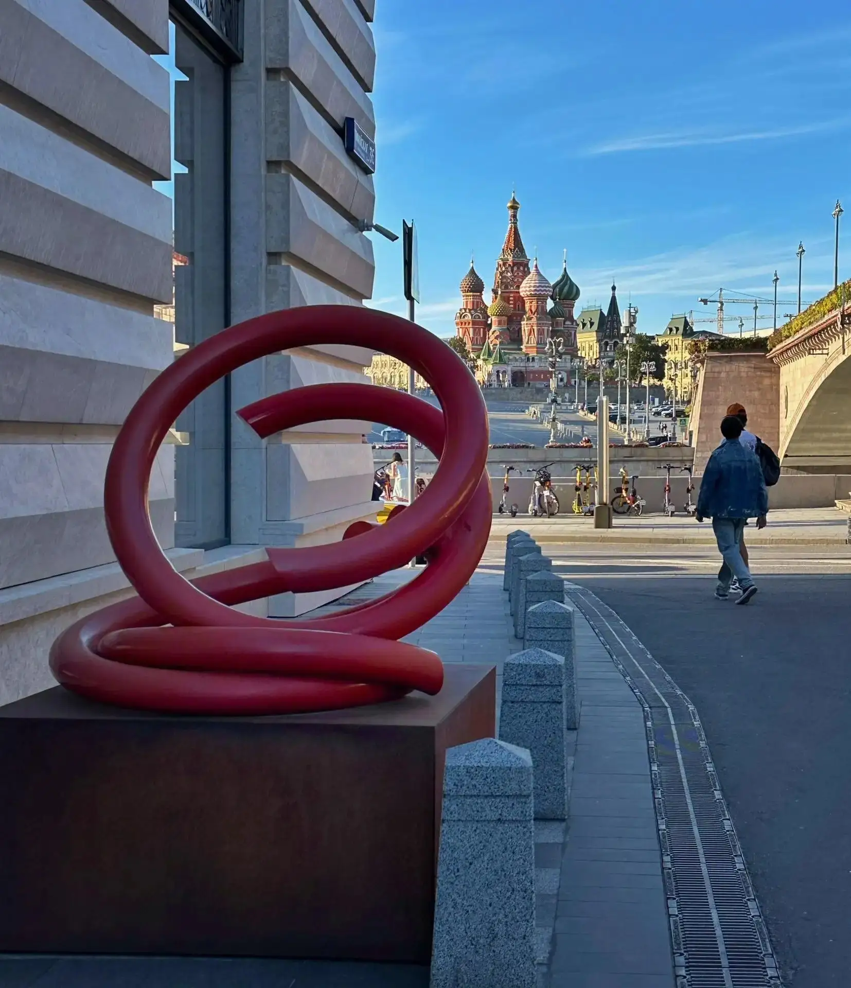 "Галерея" скульптур под Большим Москворецким мостом ✨