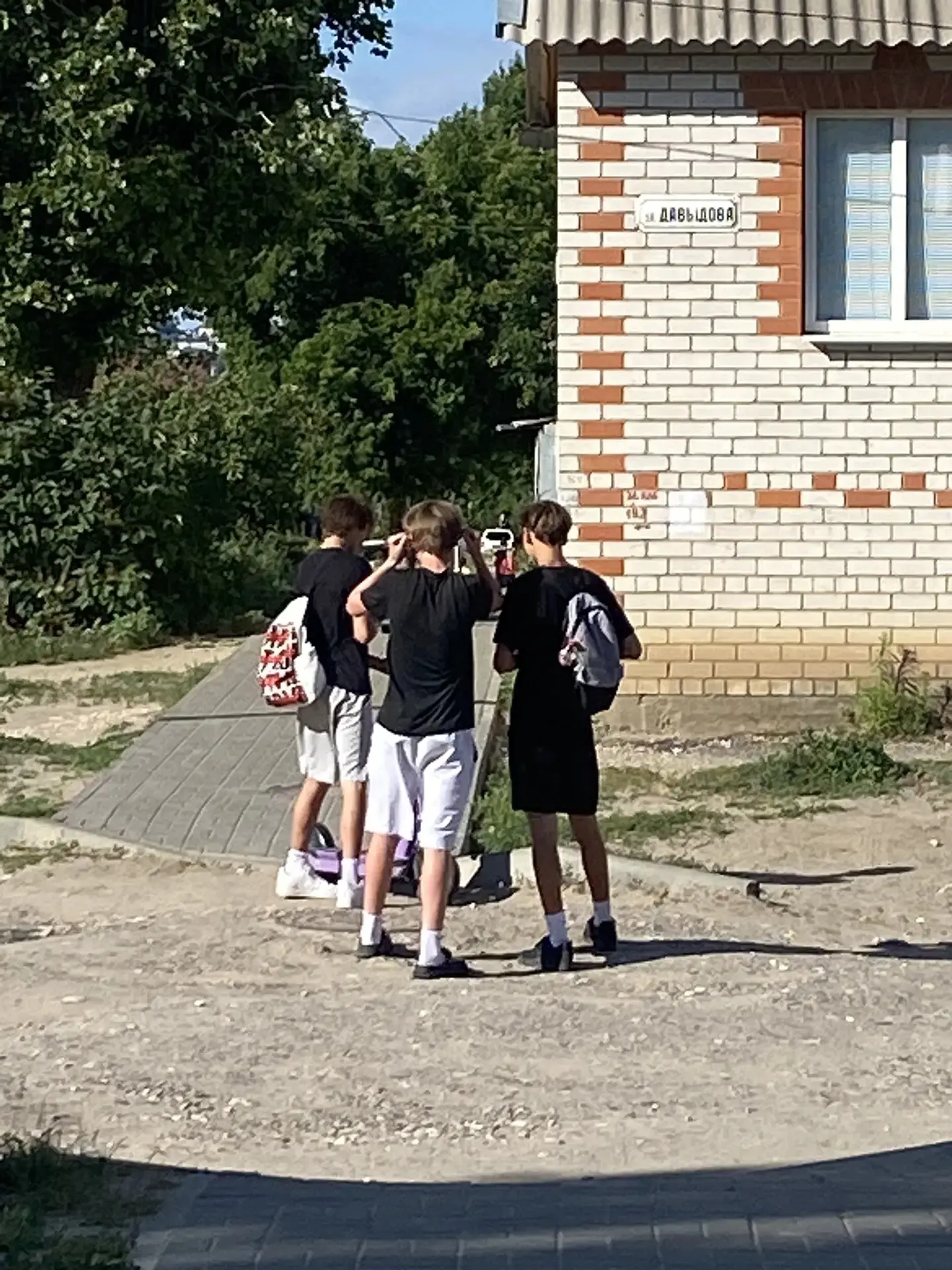 Уважаемые родители узнали свои чад?‼️проведите, пожалуйста, беседу! Три подростка ехали...