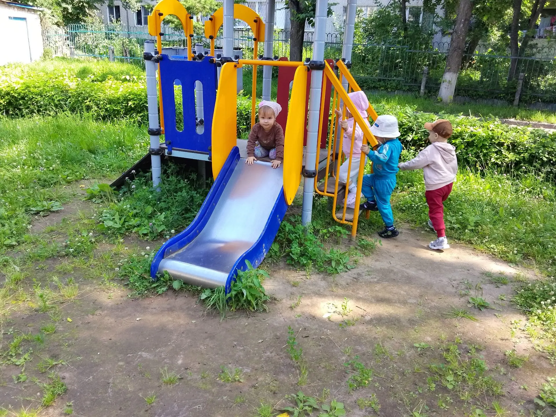 Лето - интересная пора! Именно в этот период, дети много времени проводят на свежем воздухе: играют,
