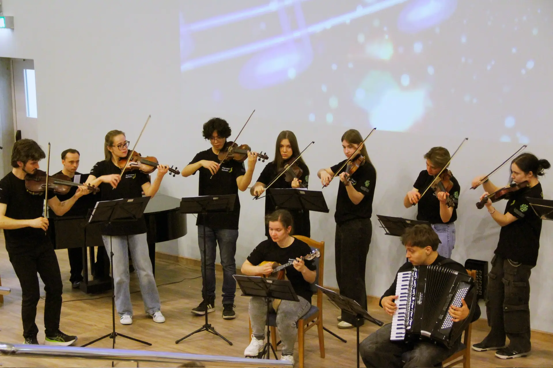 🎻 В РДКБ прошел концерт оркестра Пироговского Университета «Анатомия музыки».