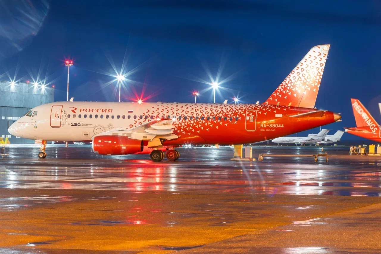 Вот такой Superjet 100 в специальной ливрее поймал недавно фотограф Максим Штурм в свой объектив!   