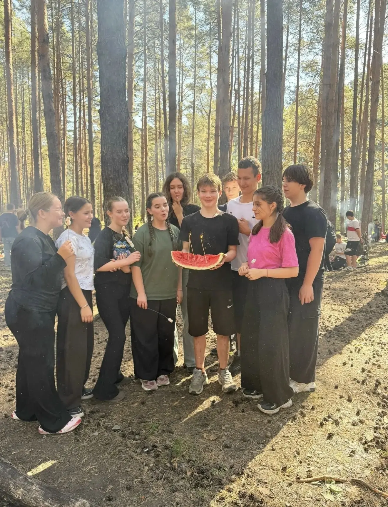 🎉 Поход 9 «В» на Боровушку — это то, что нужно перед серьёзным учебным годом!