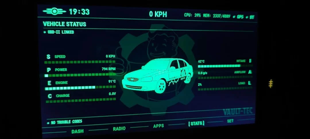 Фанат Fallout превратил магнитолу машины в настоящий Pip-Boy - внутри авто теперь ретро...