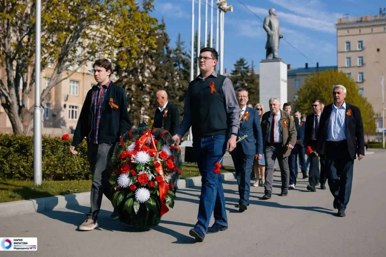 9 Мая — это день, который навсегда вписан в сердце каждого из нас. 

Вот уже 81 год мы с глубочайшим