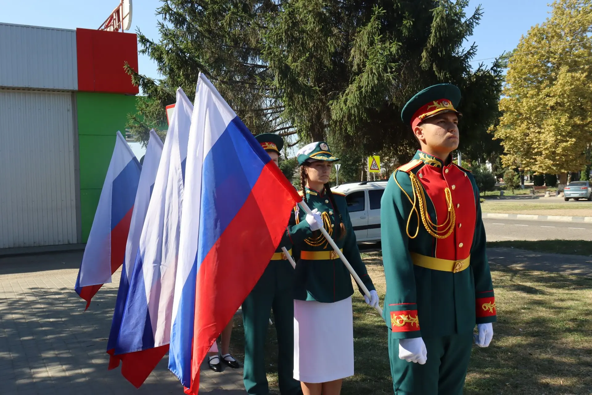В Мичуринском сельском поселении торжественно подняли флаг Российской Федерации