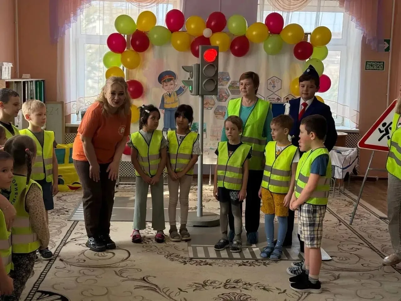 🚗✨ Интерактивная игра «Знай! Помни! Соблюдай»: вместе за безопасность на дорогах! ✨🚗