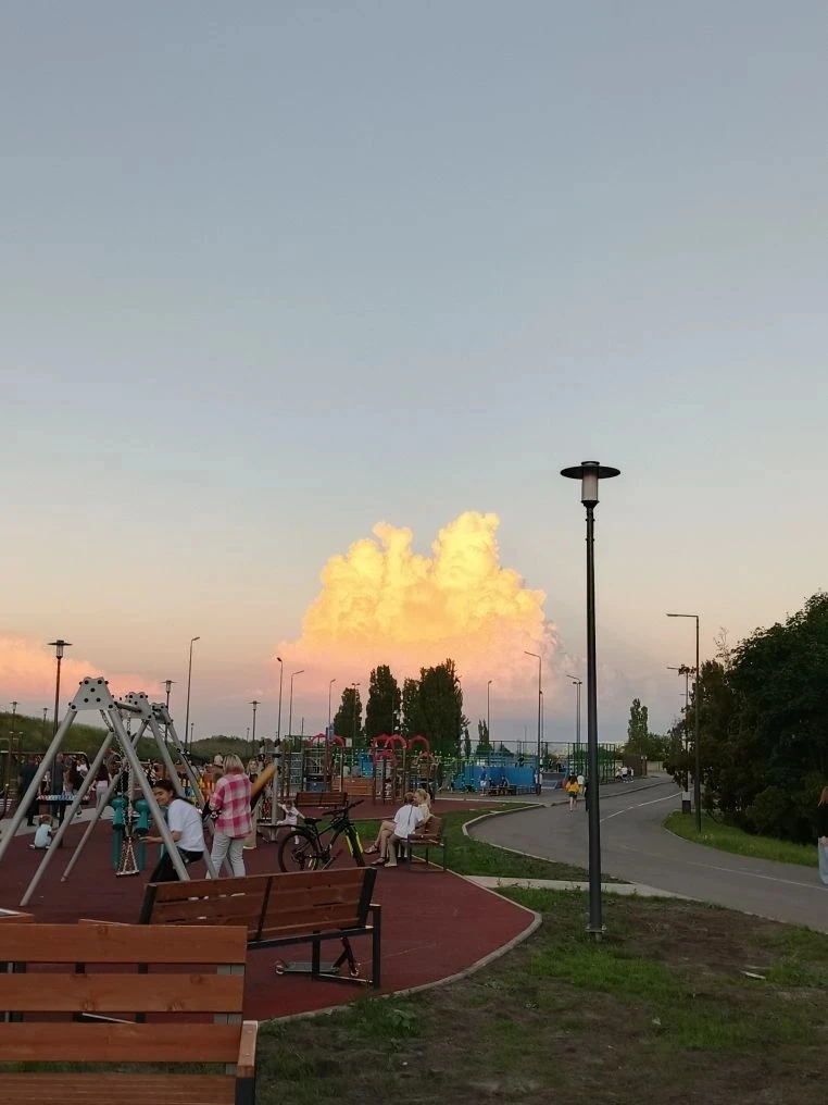 А вы видели сегодня это красивое облако?
Фото с Семхозпарка.
Спасибо подписчице Елене ❤️

@saratovsu