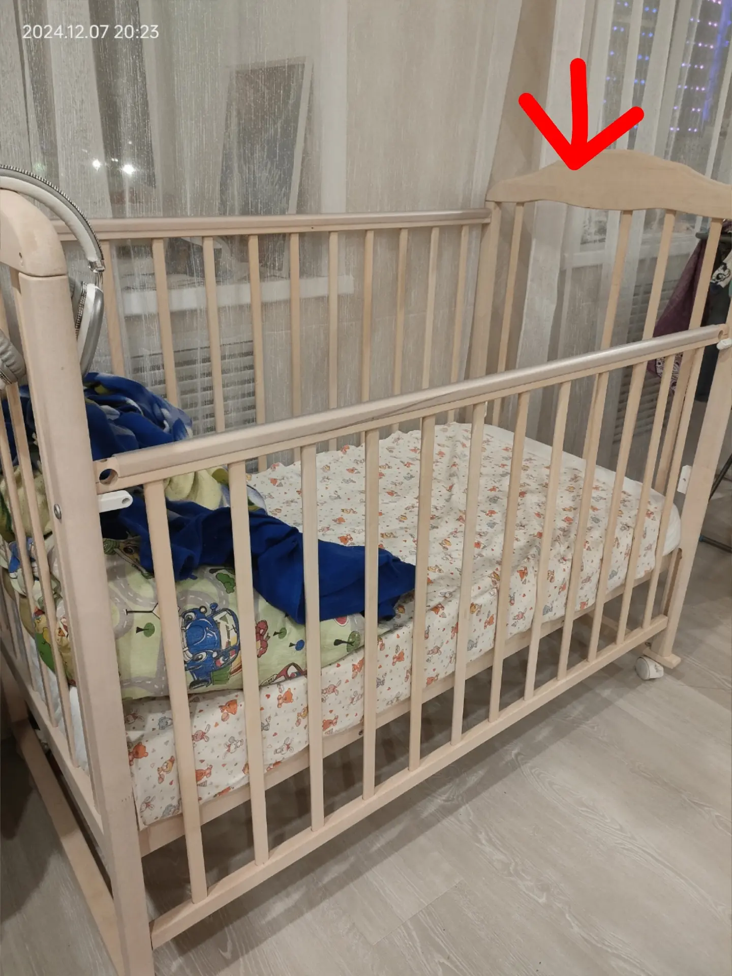 Продам кроватку детскую, в комплекте матрас и наматрасник.