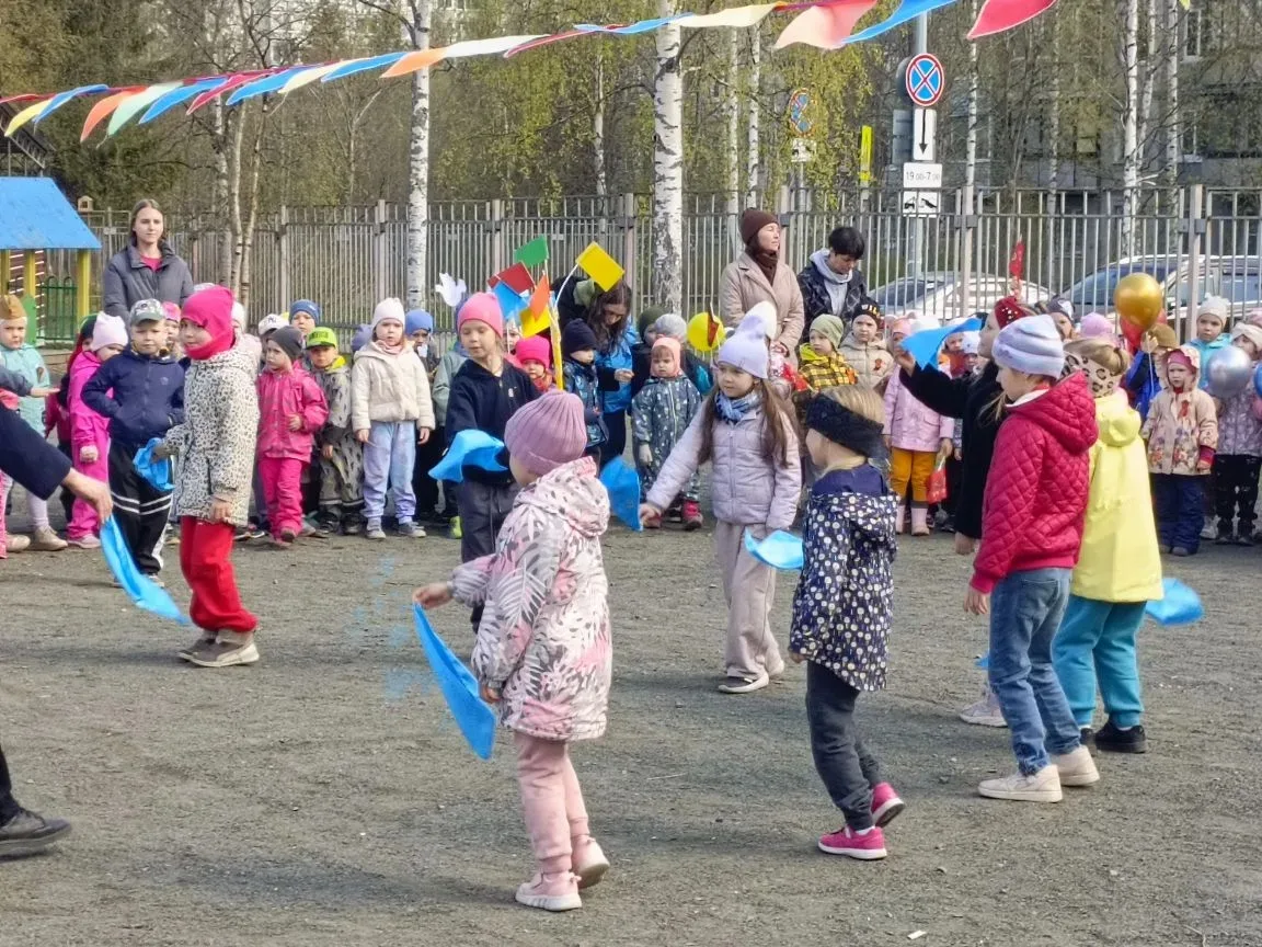В преддверии празднования 9 мая Дня победы в детском саду прошло праздничное мероприятие. Почетными 