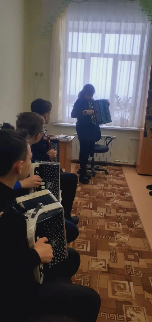 Сегодня обучающиеся нашей школы посетили мастер-классы по Пушкинской карте. Педагоги До...
