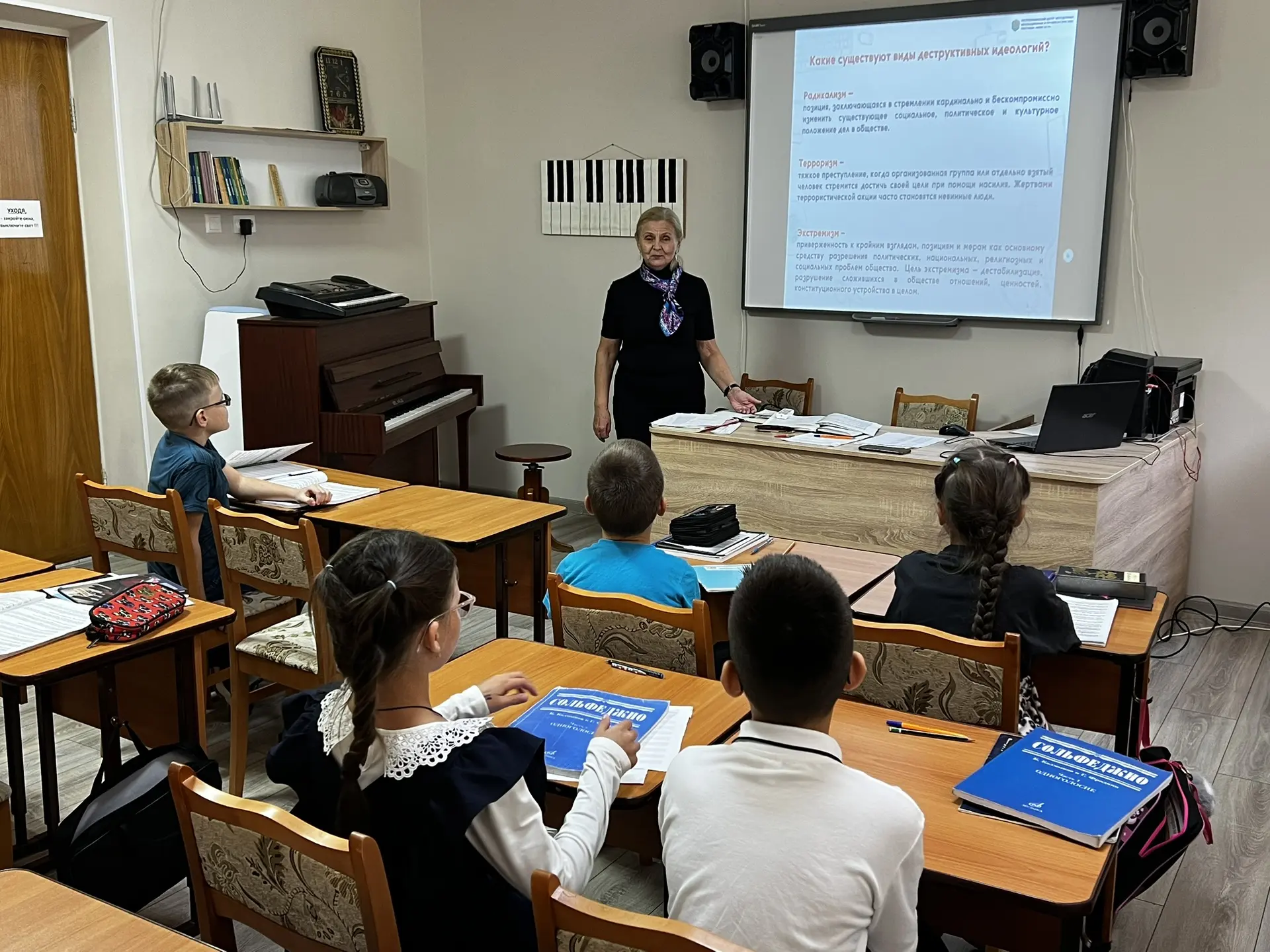В ДШИ №2 им. Ф. Камаева 2 сентября, тнакануне Дня солидарности в борьбе с терроризмом п...
