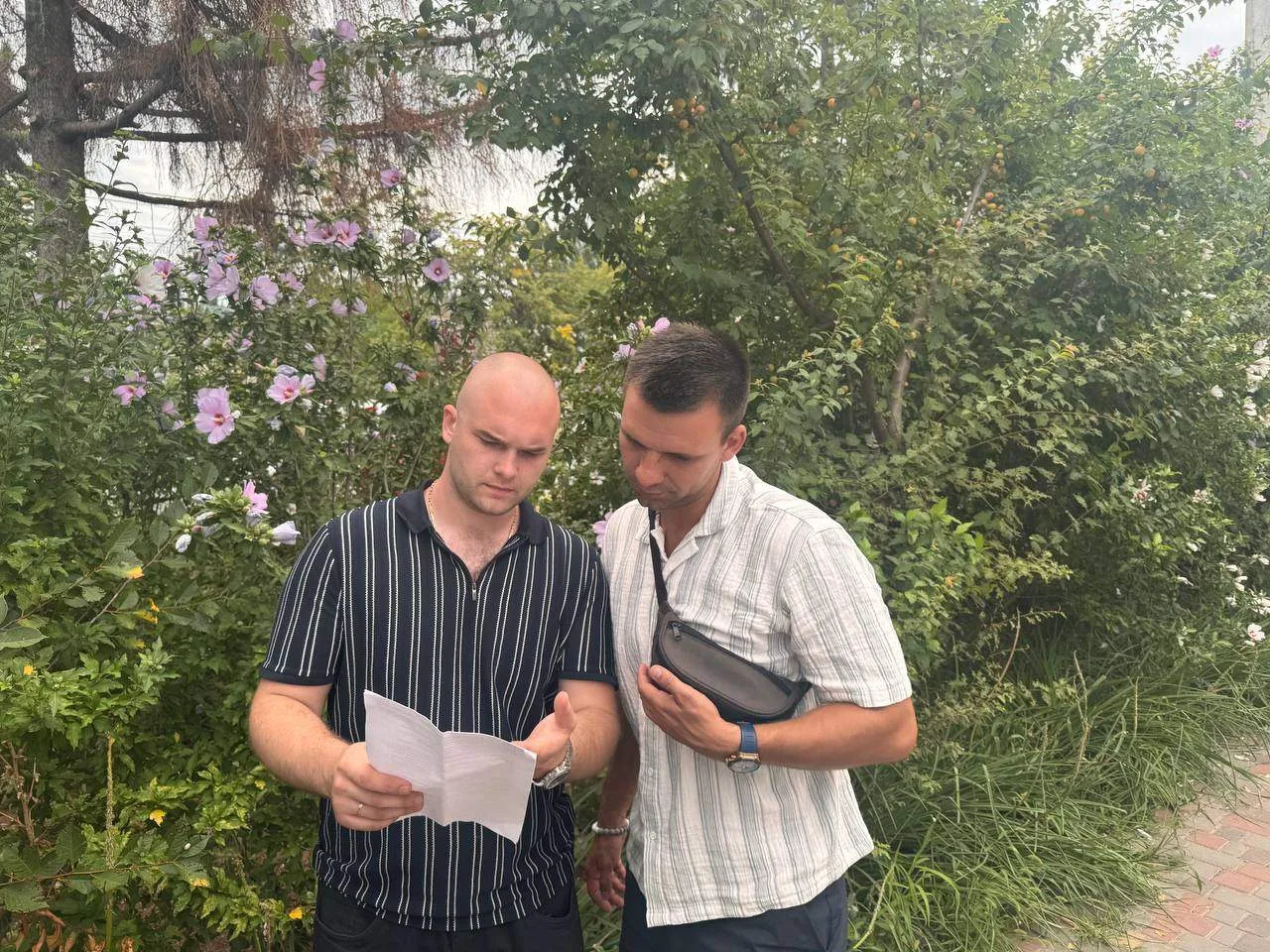 Сотрудники природного парка «Джарылгач» провели беседу с жителями Скадовска об ответственности за на