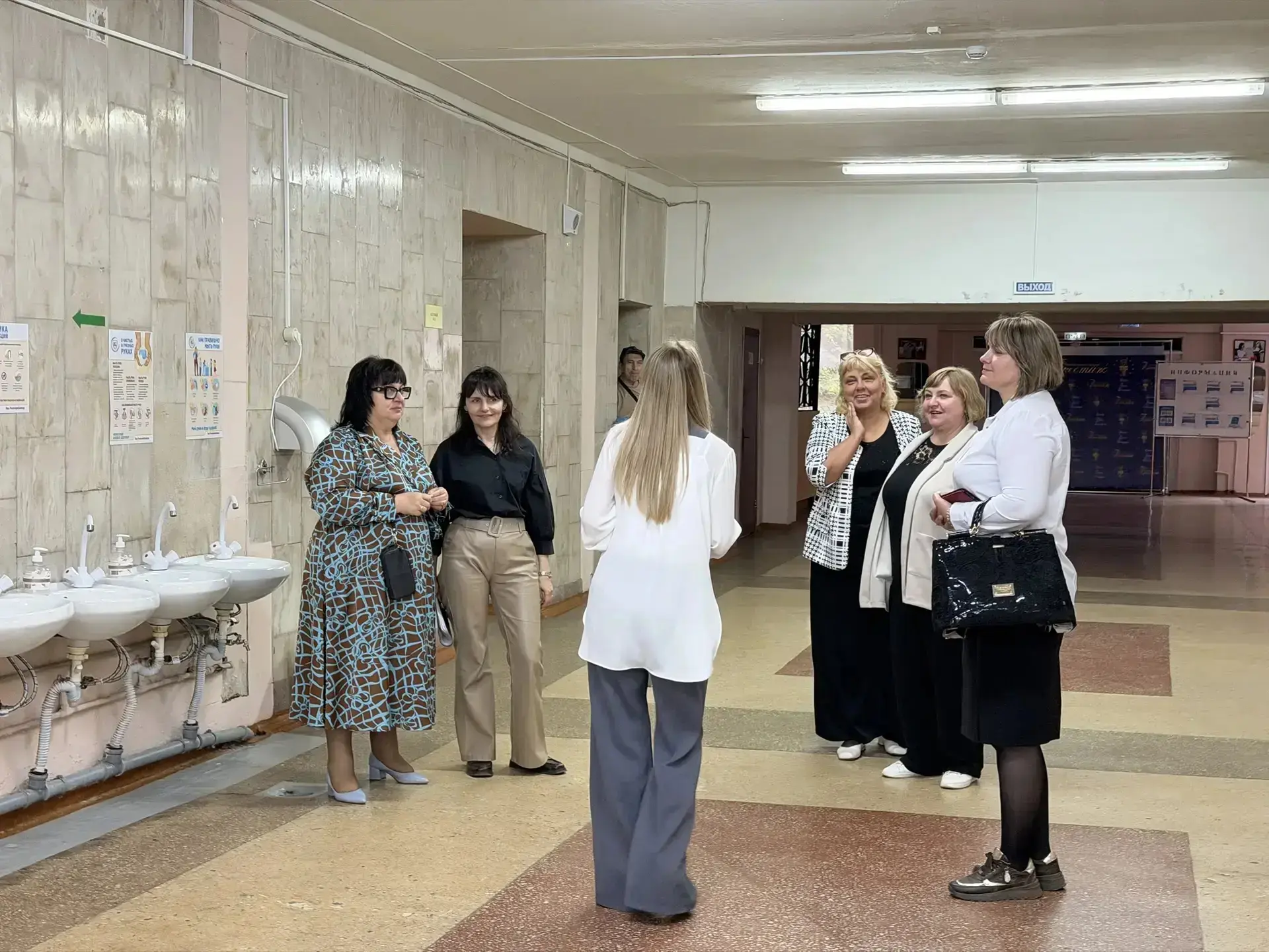✍️ С рабочим визитом ГБОУ "ЛИЦЕЙ № 2 Г.О. МАКЕЕВКА" посетила Анна Александровна Бурдакова, занимающа
