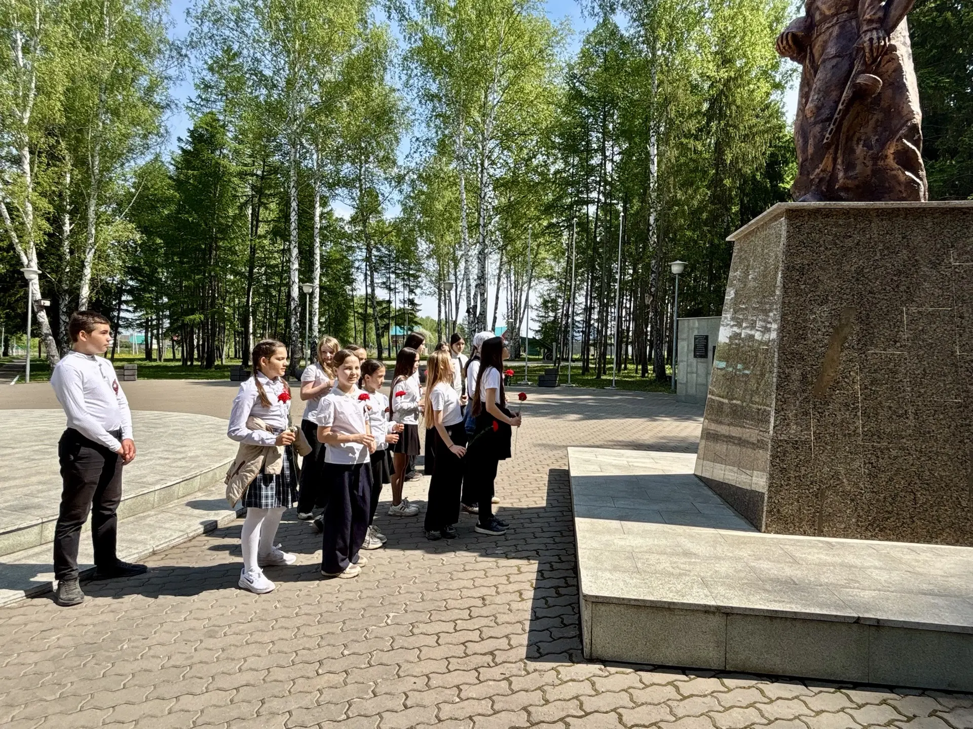 🌟 В преддверии Дня Победы наши «Наставники Орлят России» вместе с советником директора по воспитанию