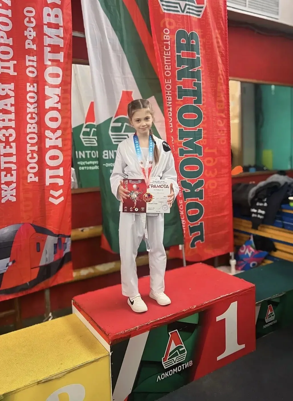 Поздравляем Федченко Ангелину, ученицу 3- Б класса, занявшую 1 место в городском конкурсе по всестил