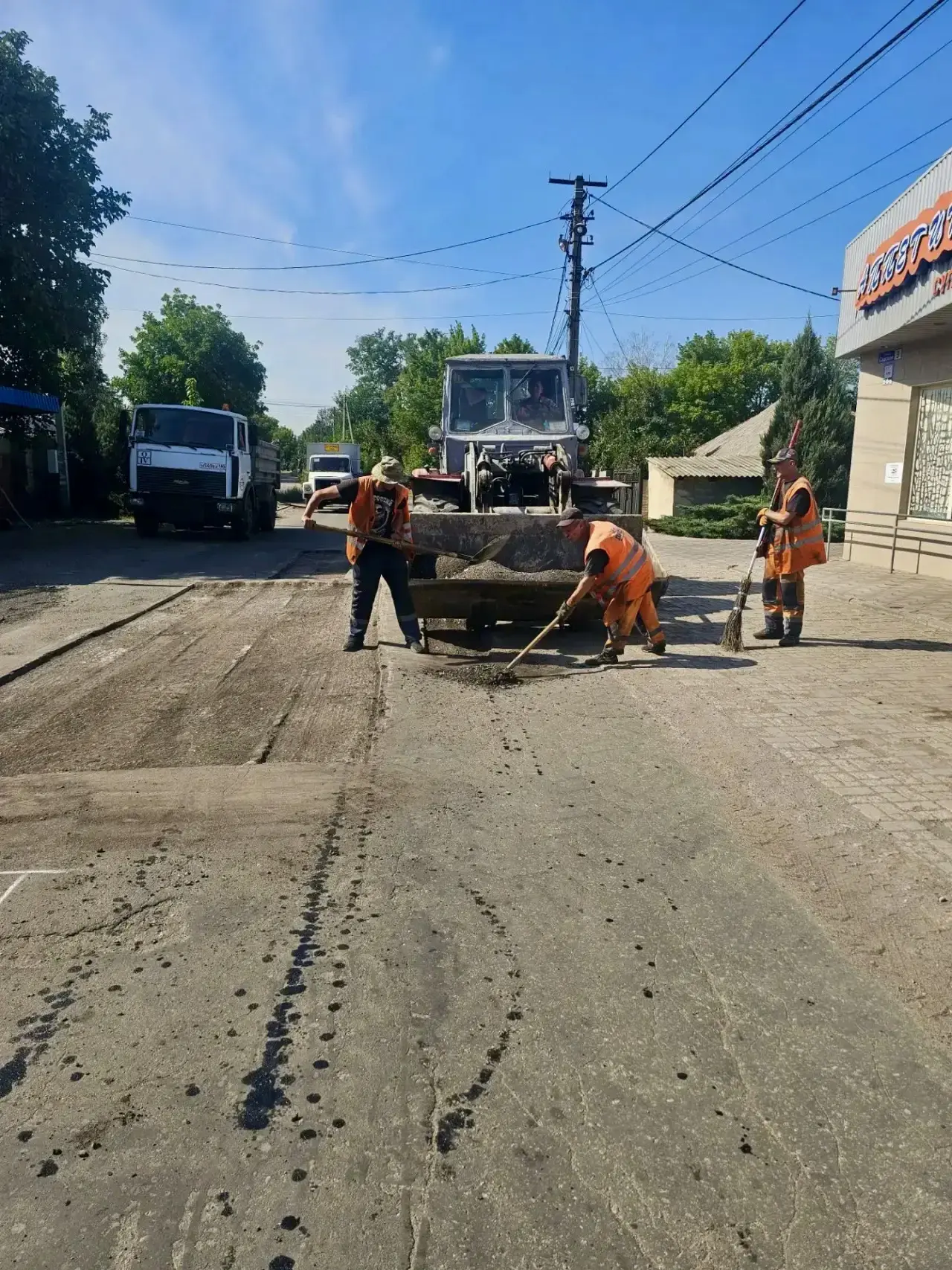 🚧 Ямочный ремонт дорожного покрытия по улице Садовая и нанесение дорожной разметки по ...