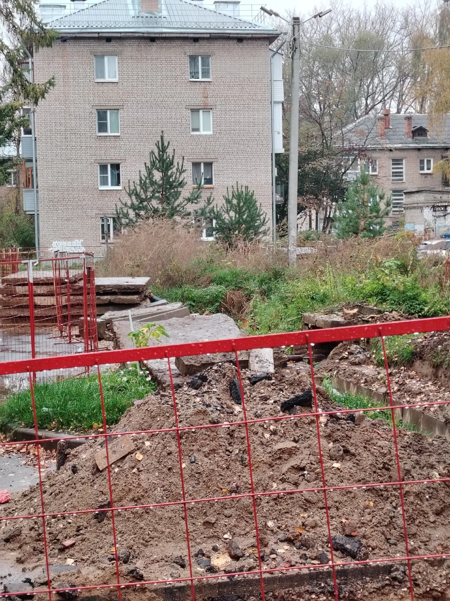 Дорогая администрация Ярославля. У людей проживающих на улице Щепкина д. 9 корпус 1 воз...