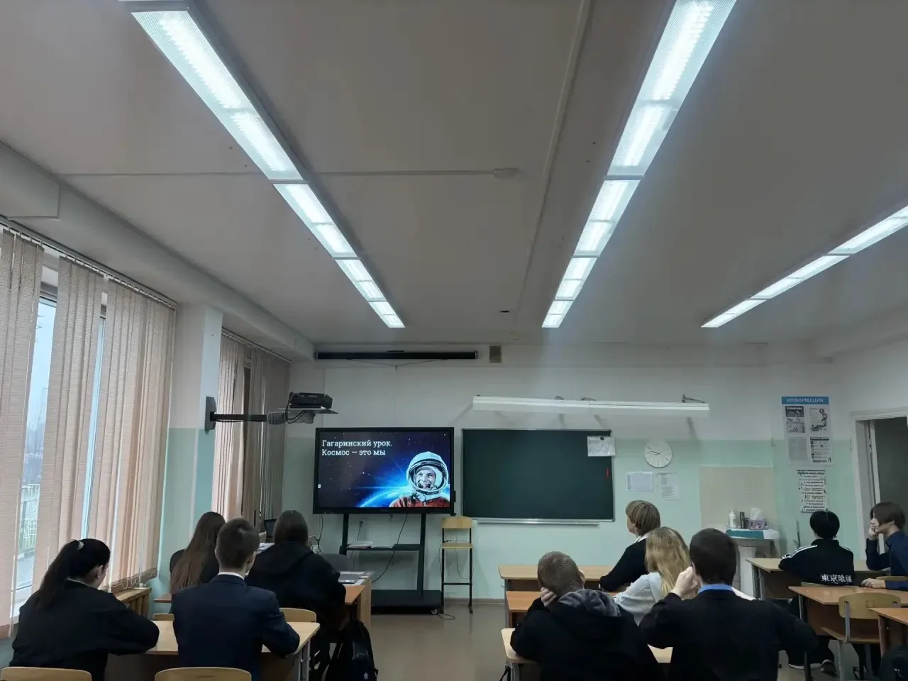 🚀 В Майской гимназии прошел Гагаринский урок 🌏  📆🚀В В канун Дня космонавтики, в память исторического