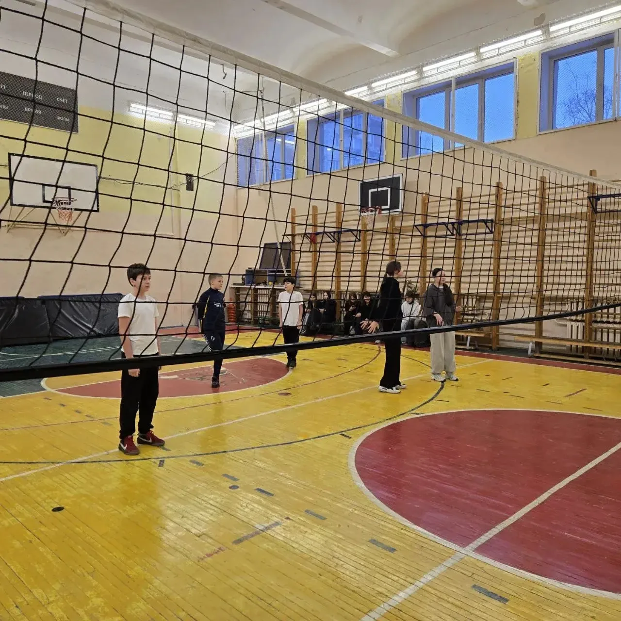 СПОРТИВНЫЕ НОВОСТИ 🏐📣  23 декабря среди учащихся 6-х классов прошли весёлые спортивные соревнования 