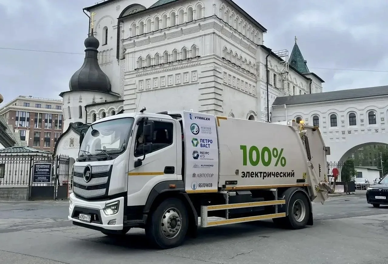 Первые электрические мусоровозы появились в Петербурге

Они уже начали работать в центральных района