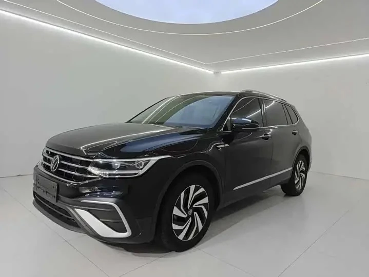 Volkswagen Tiguan L из Китая🇨🇳— тот случай, когда знакомая модель выглядит чуть интер...