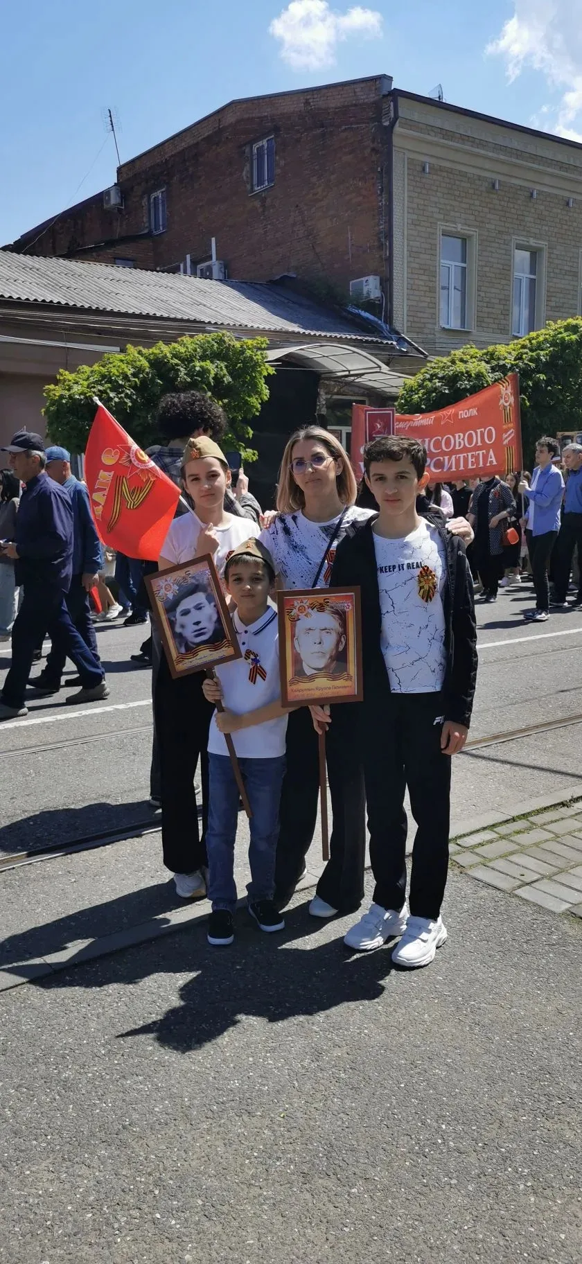 ⭐ТЕЧЁТ РЕКА БЕССМЕРТНОГО ПОЛКА   Сегодня, в самый главный и светлый праздник нашей страны — День Поб