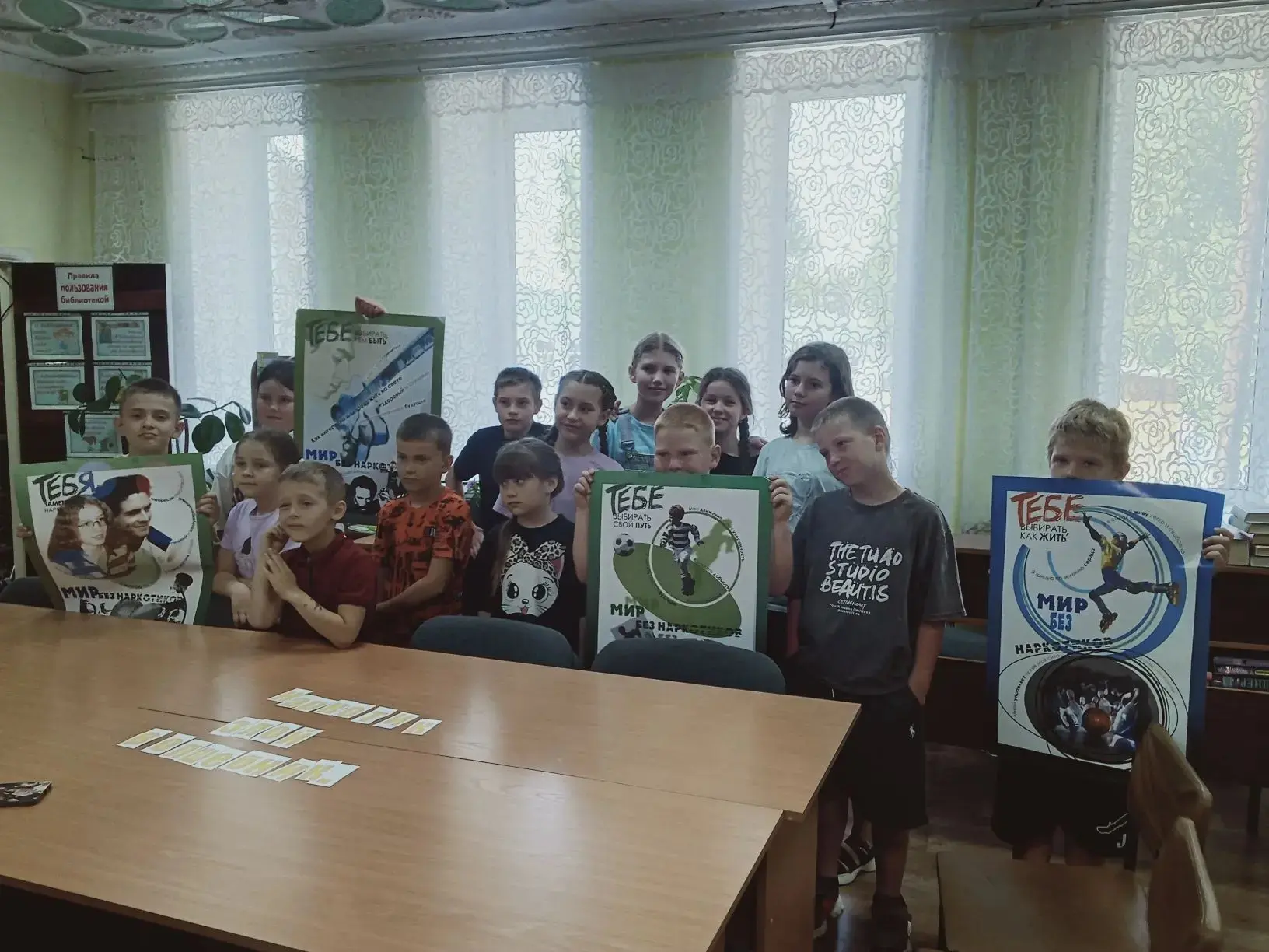 🌟6 день "Ярмарка весёлых затей".
🎊День начался с минутки здоровья "Глаза - наши помощники"
👫Ребят