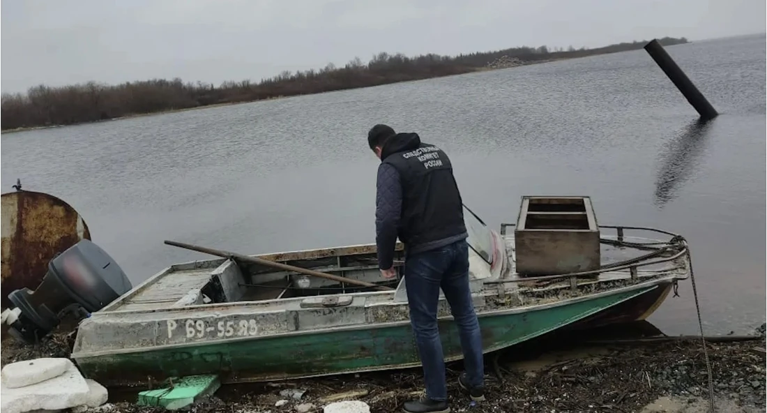 Четверо ямальцев перевернулись на моторной лодке, найдено тело одно из них

Северяне выехали из Нады