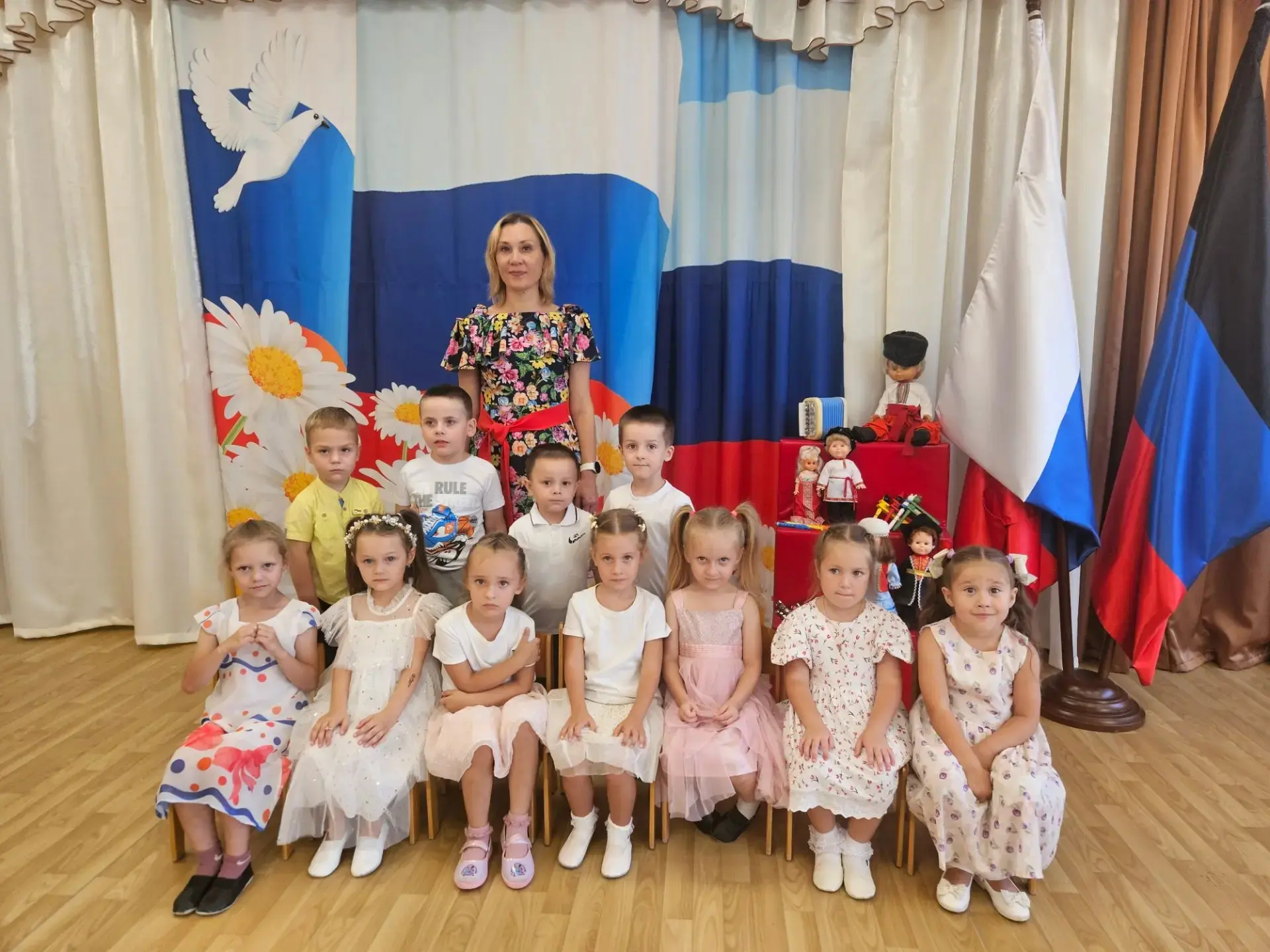 🎉 В ГБДОУ № 21 ярко и душевно отметили День Государственного флага России! 🇷🇺