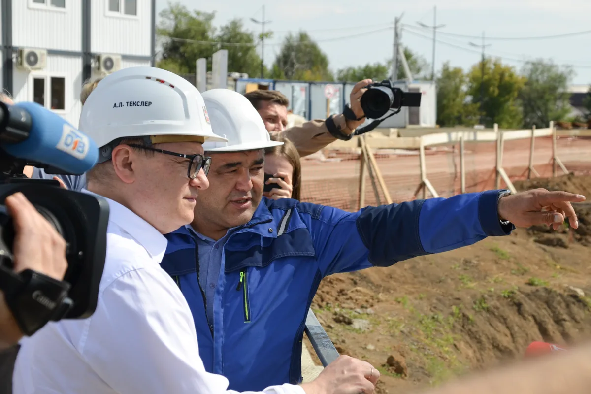 Губернатор Челябинской области Алексей Текслер в ходе рабочего визита в Магнитогорск оц...