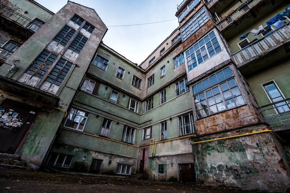 Мергасовский дом начнут разбирать в ближайшее время. Согласно проекту, после этого здан...