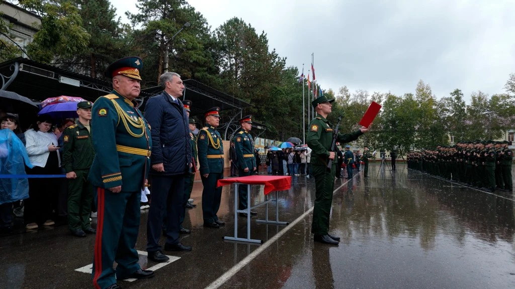 🇷🇺Первокурсники ДВОКУ приняли военную присягу и поклялись защищать независимость России