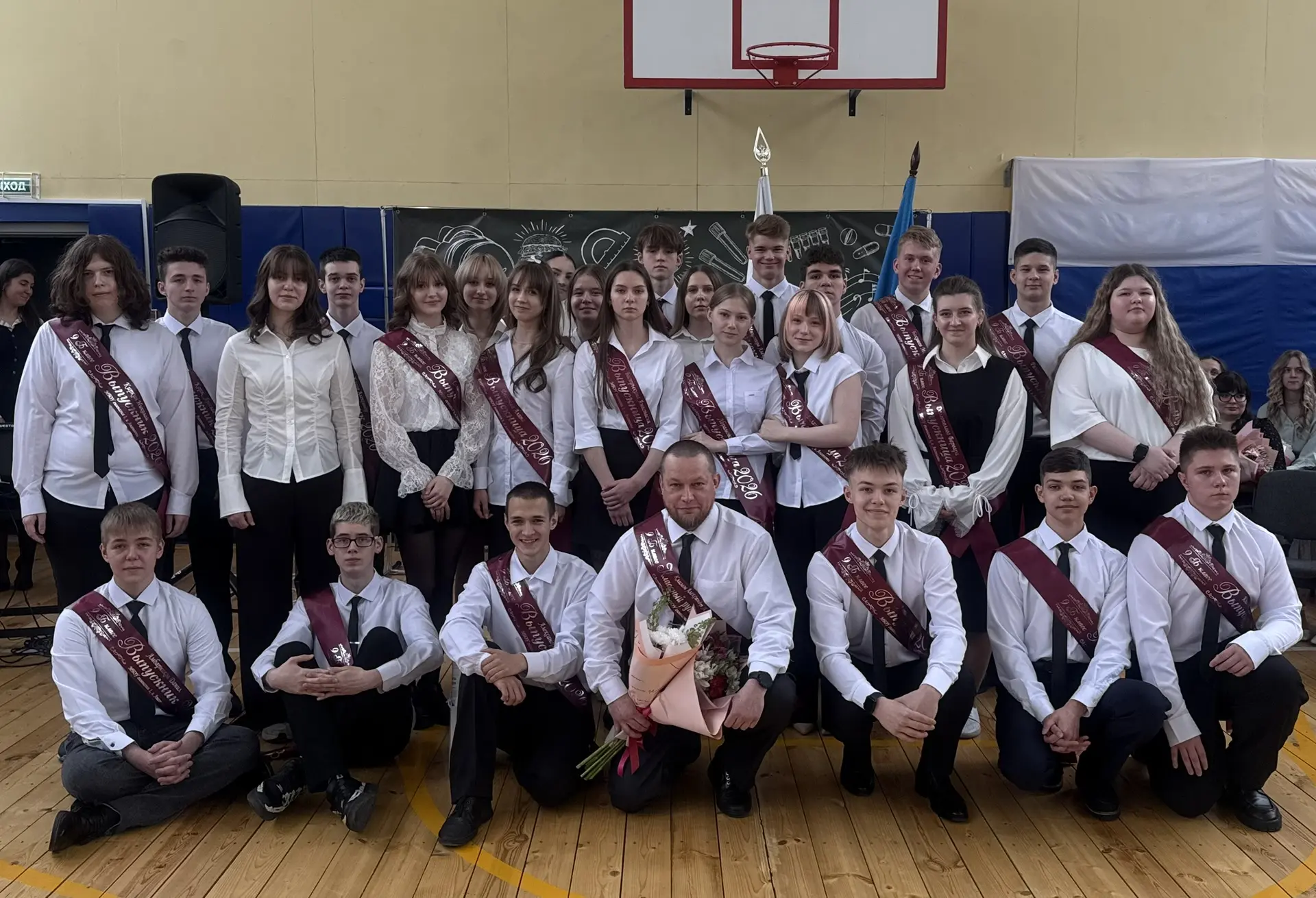 🎓 Сегодня в нашей любимой гимназии прозвенел последний звонок для выпускников девятого класса. Торже