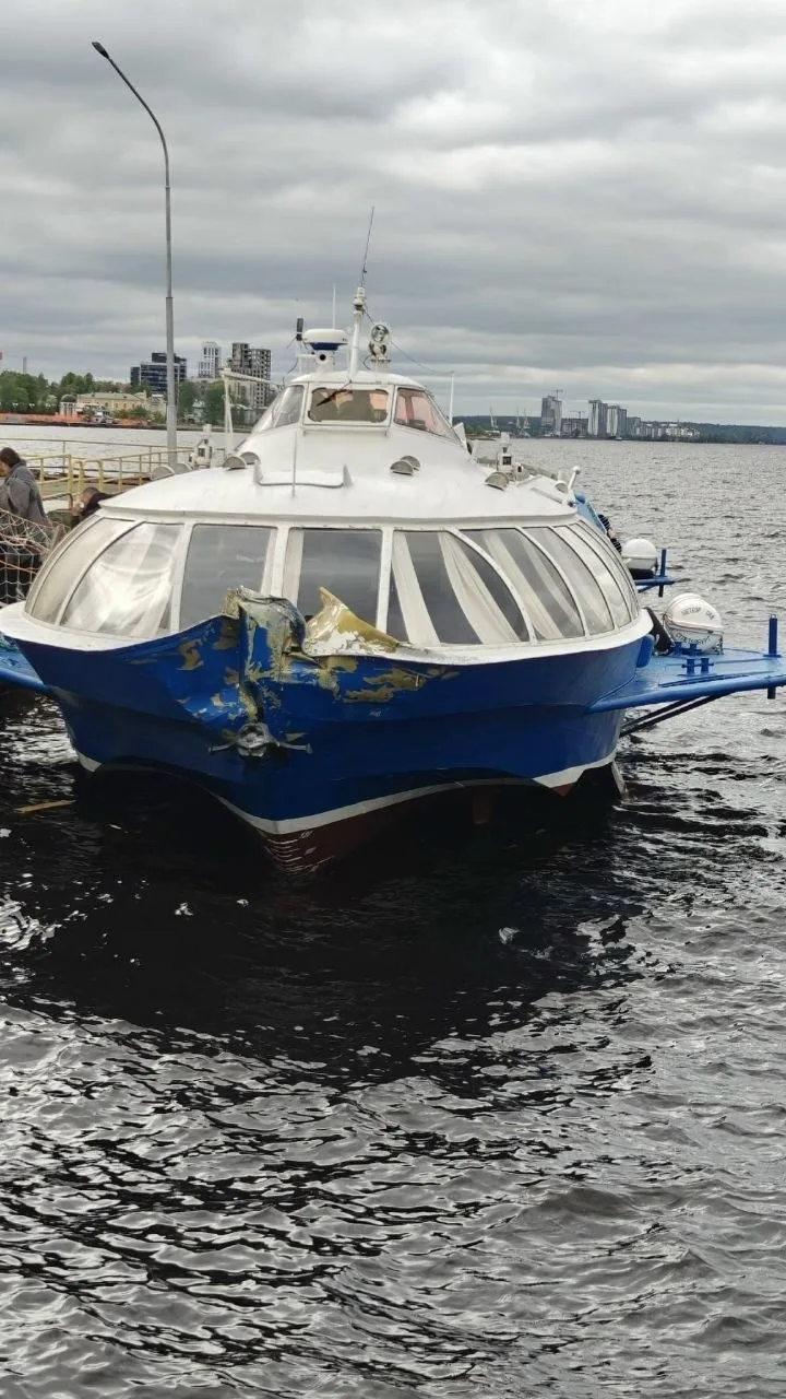 «Метеор» врезался в причал в Петрозаводске.