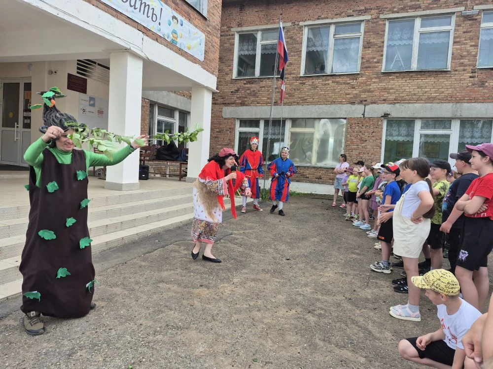 🌟 В гостях у сказки: магия, эмоции и сладкие призы🌟

Друзья, наша лагерная смена продолжается, и с
