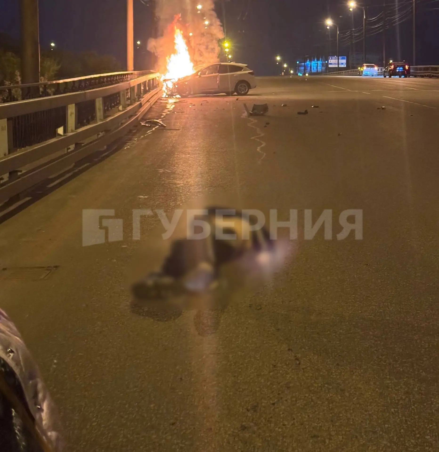 Жесткое ДТП произошло вчера ночью в Хабаровске  Авария случилась на эстакаде, соединяющей Восточное 