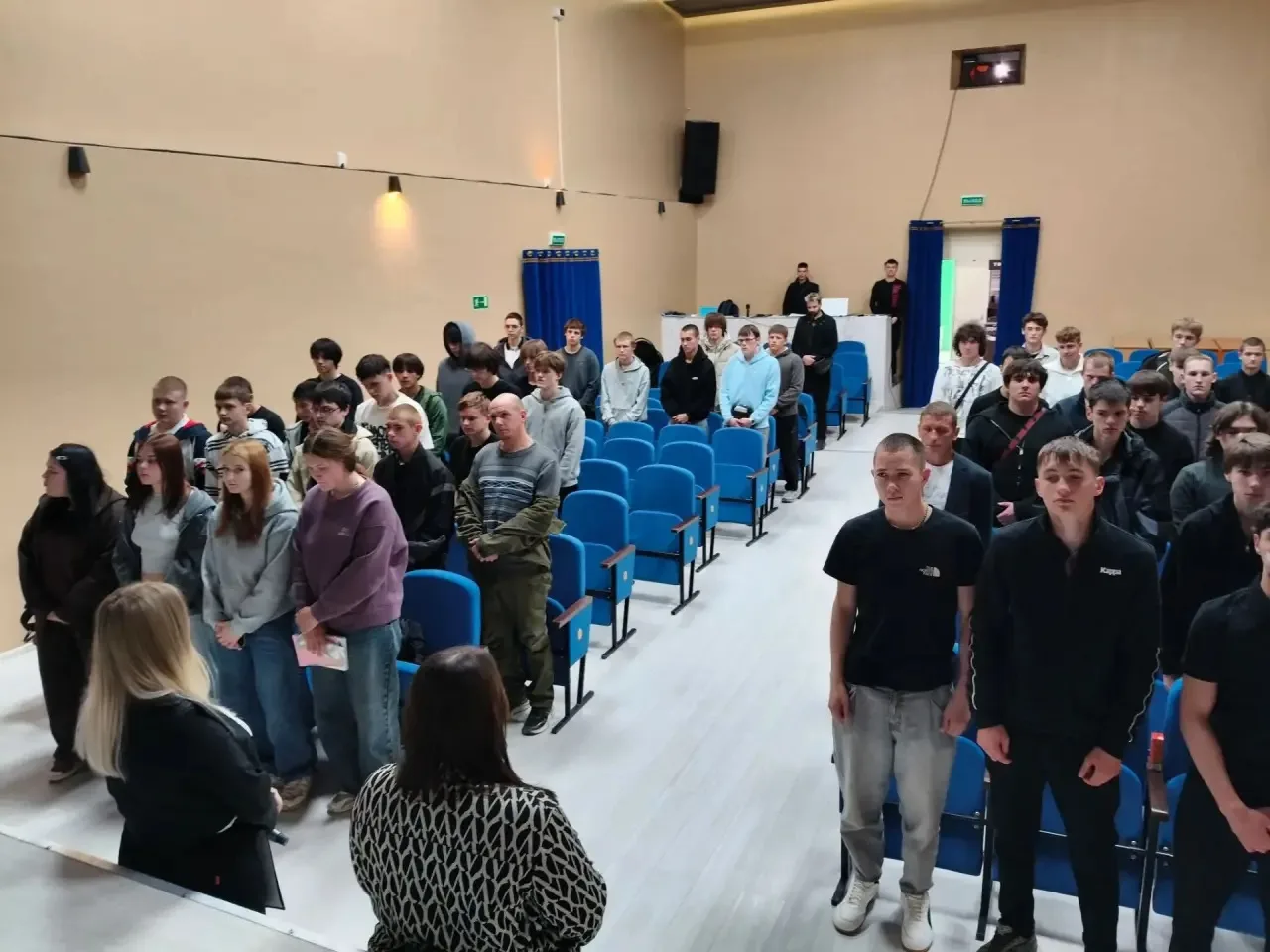 🕊️🇷🇺 Митинг памяти в ДК посёлка Стекольный: никто не забыт, ничто не забыто 🙏🕯️В Д...